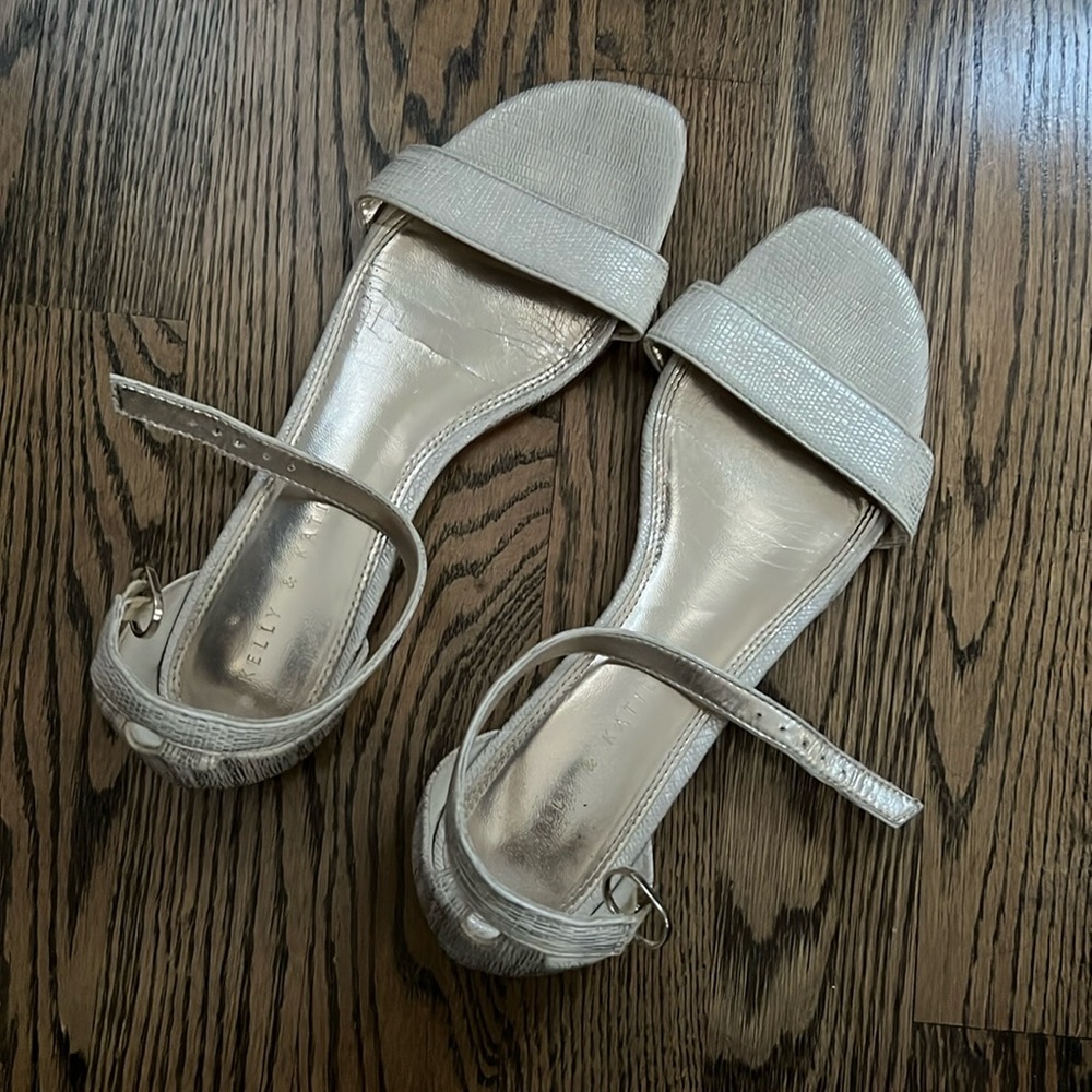 Flat Cream/Gold Sandals